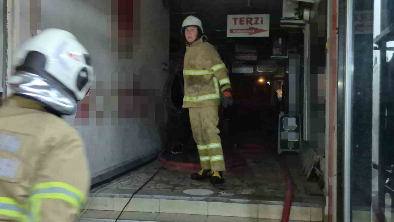 is-haninin-tuvaletinde-cikan-yangin-panige-neden-oldu