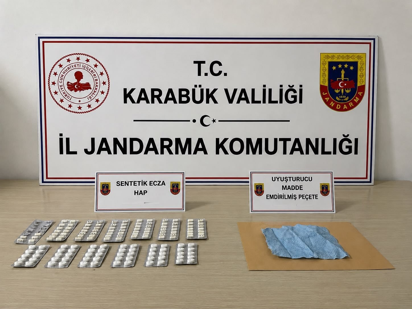 karabukte-bin-901-sentetik-ecza-ele-gecirildi