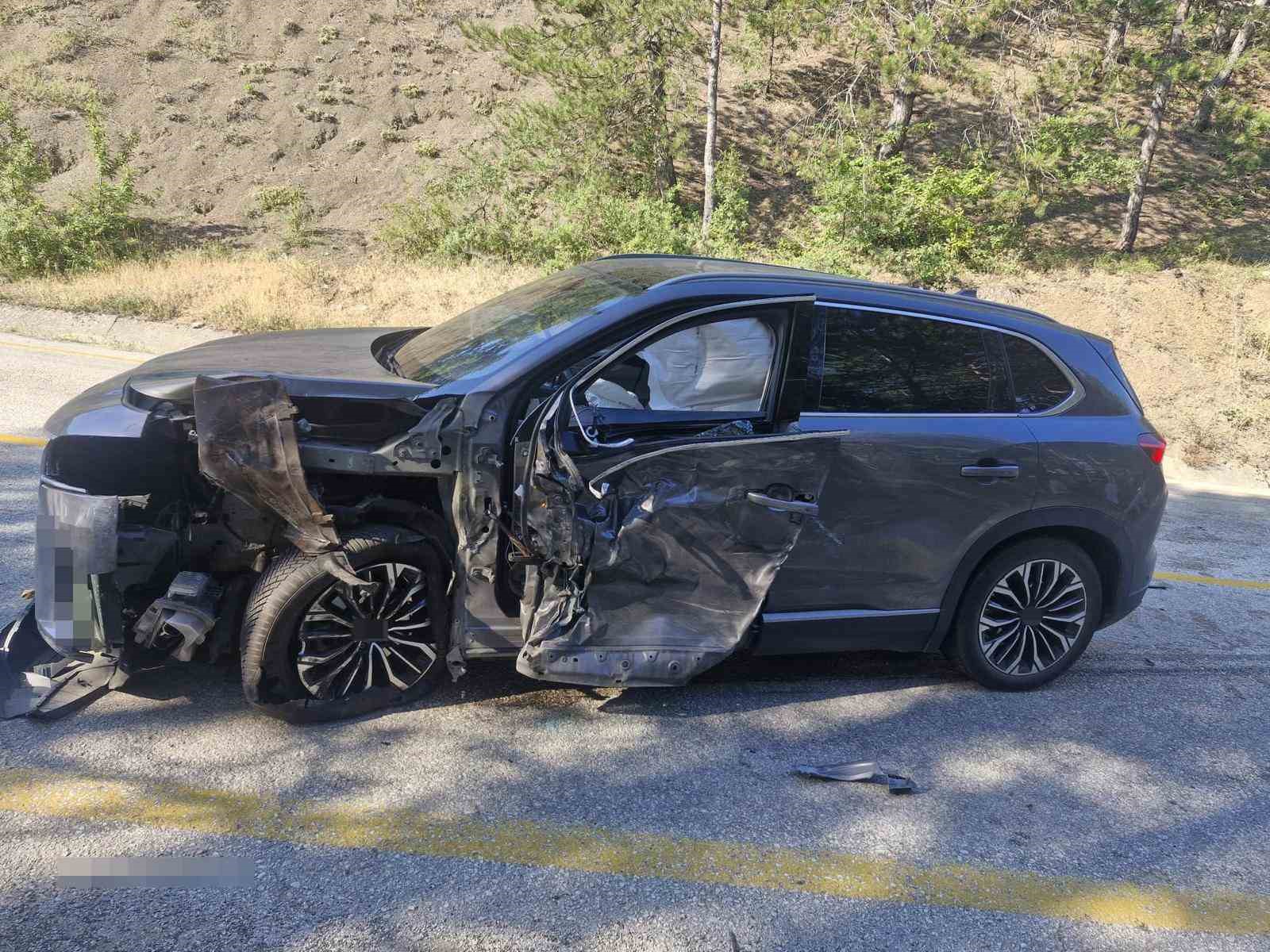 karsi-seride-savrulan-dorse-otomobile-carpti-4-yarali
