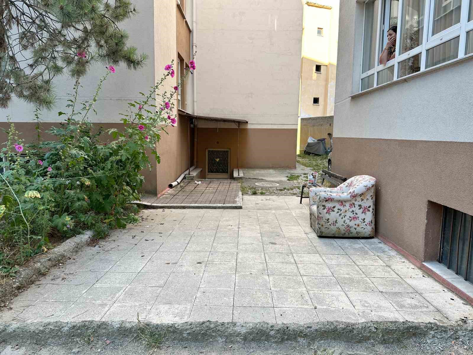 kastamonuda-5-kattan-dusen-4-yasindaki-cocuk-agir-yaralandi