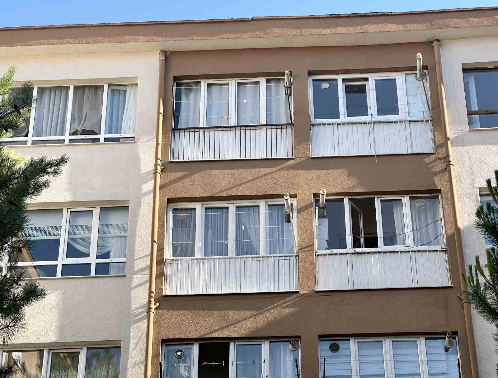 kastamonuda-5-kattan-dusen-4-yasindaki-cocuk-agir-yaralandi