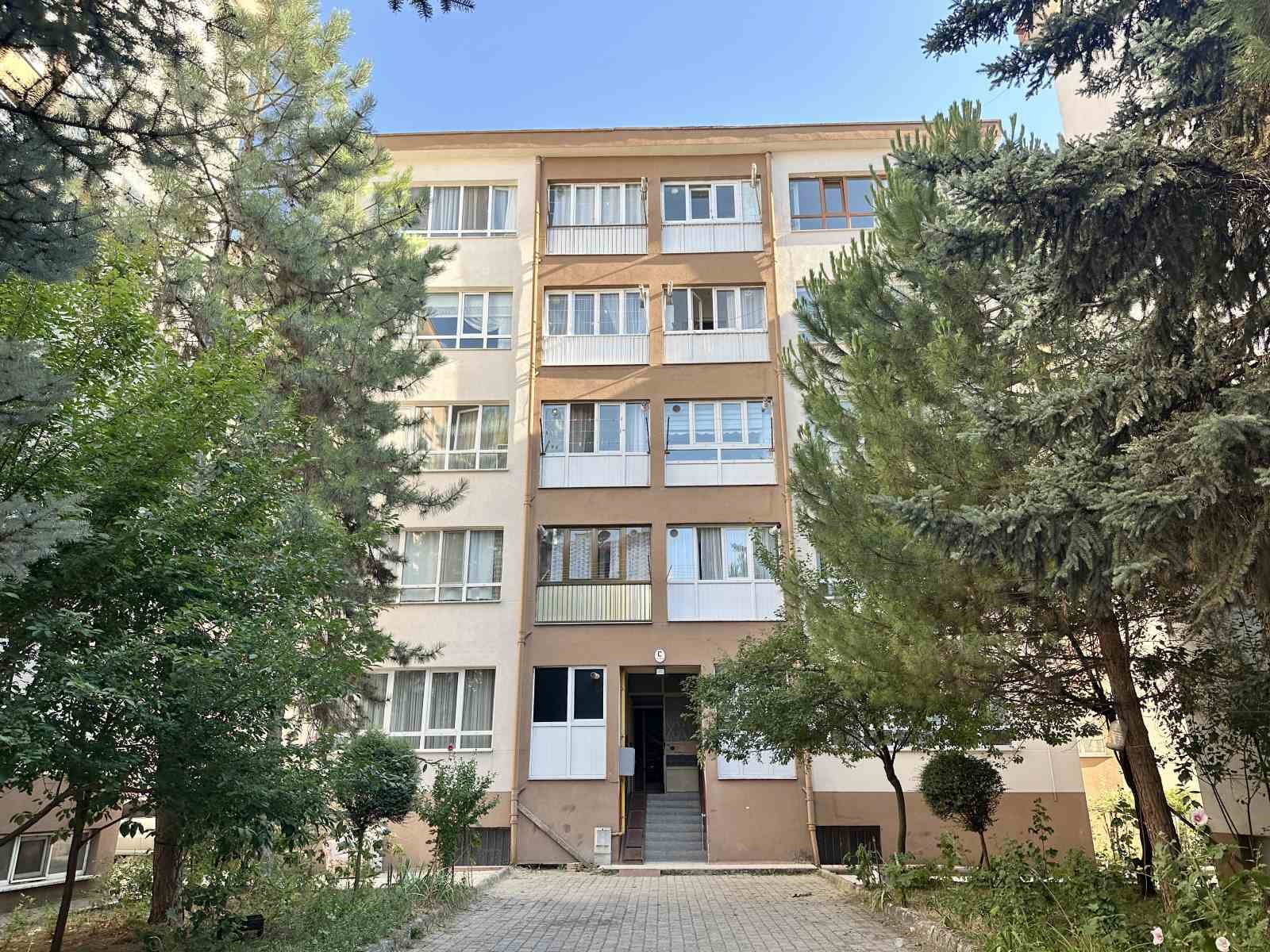 kastamonuda-5-kattan-dusen-4-yasindaki-cocuk-agir-yaralandi