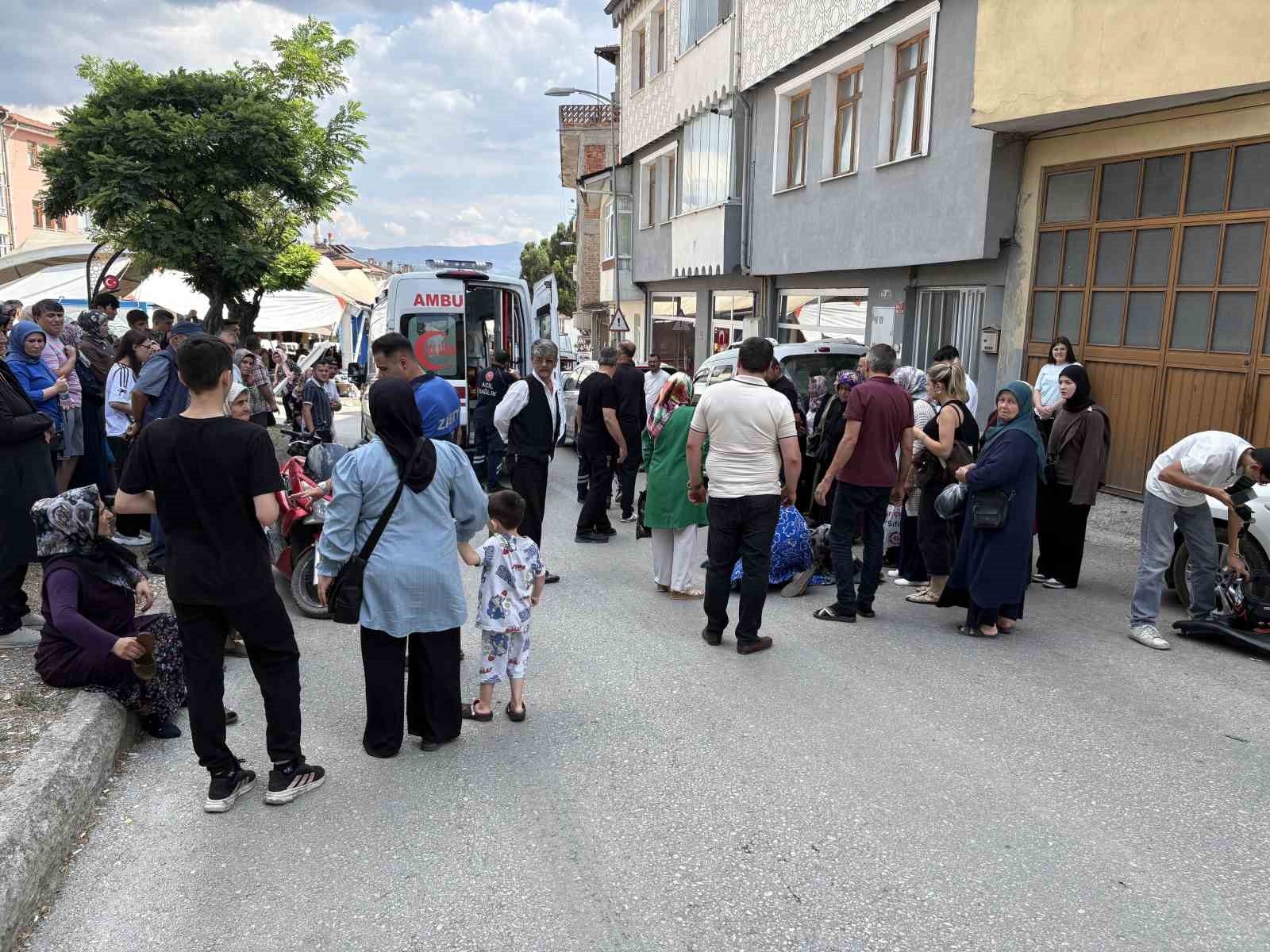 kastamonuda-motosiklet-yayaya-carpti-2-yarali