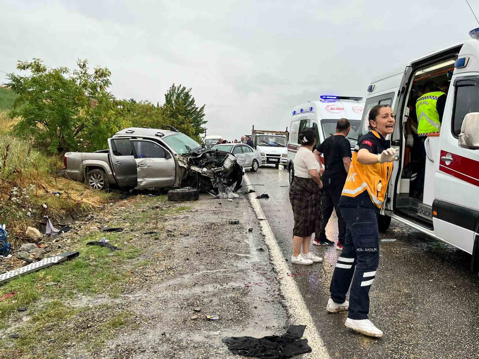 kastamonuda-uc-arac-carpisti-1-olu-5-yarali