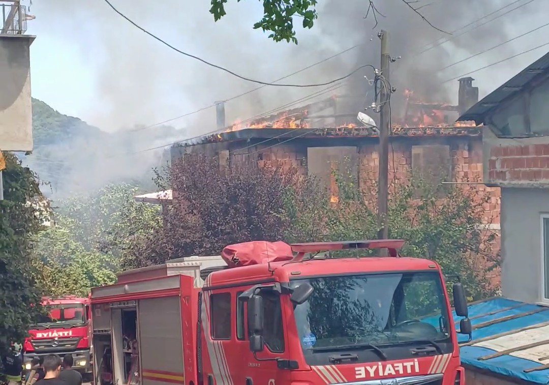 orduda-cati-kati-yangininda-1-ton-findik-kule-dondu