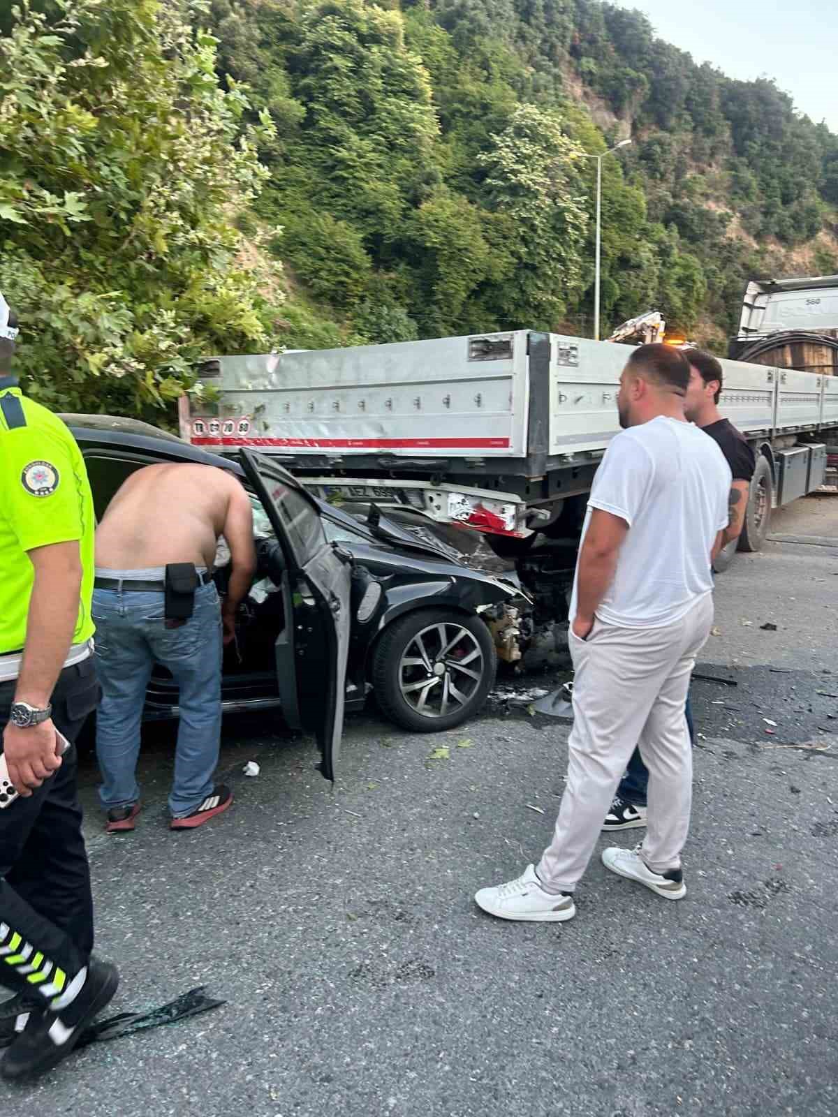 otomobil-park-halindeki-tirin-altina-girdi-genc-surucu-hayatini-kaybetti