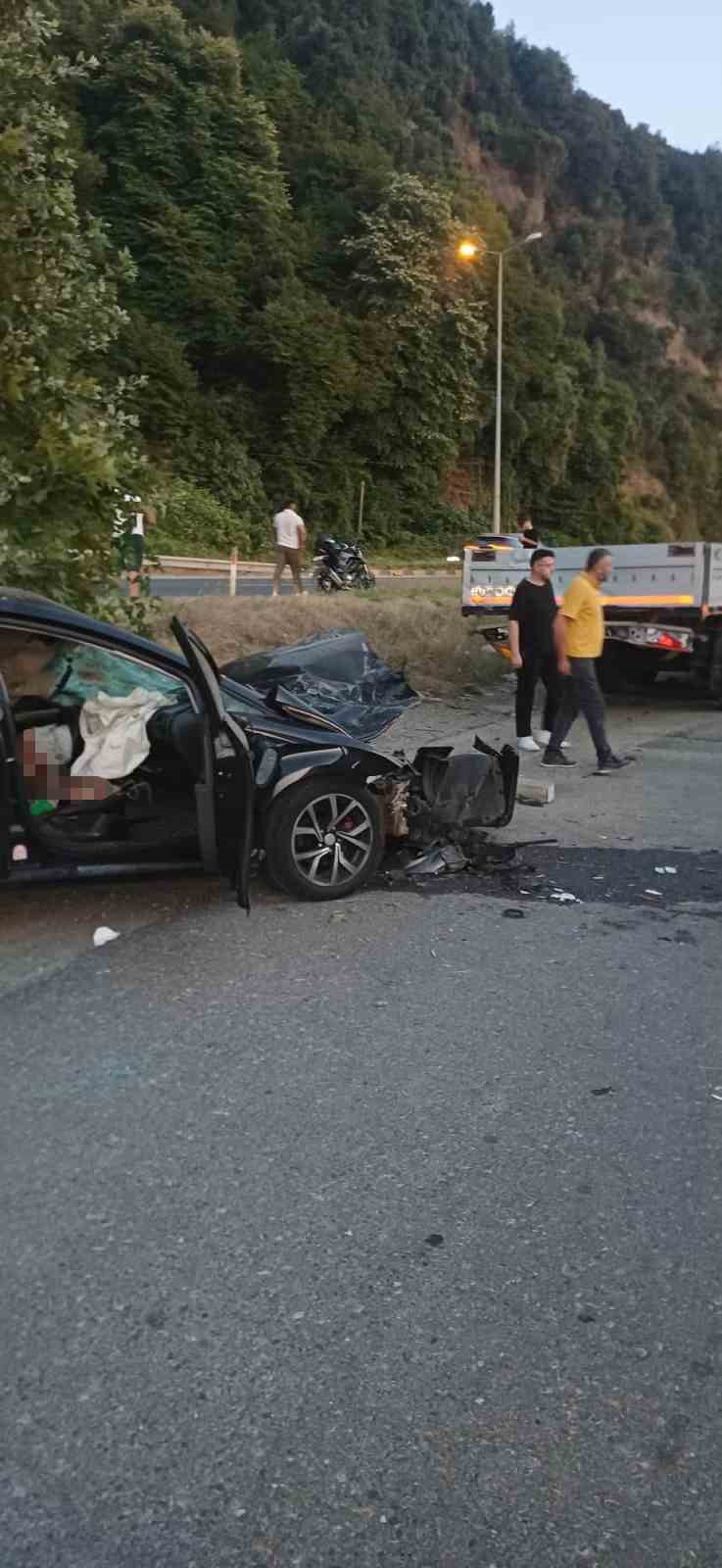 otomobil-park-halindeki-tirin-altina-girdi-genc-surucu-hayatini-kaybetti