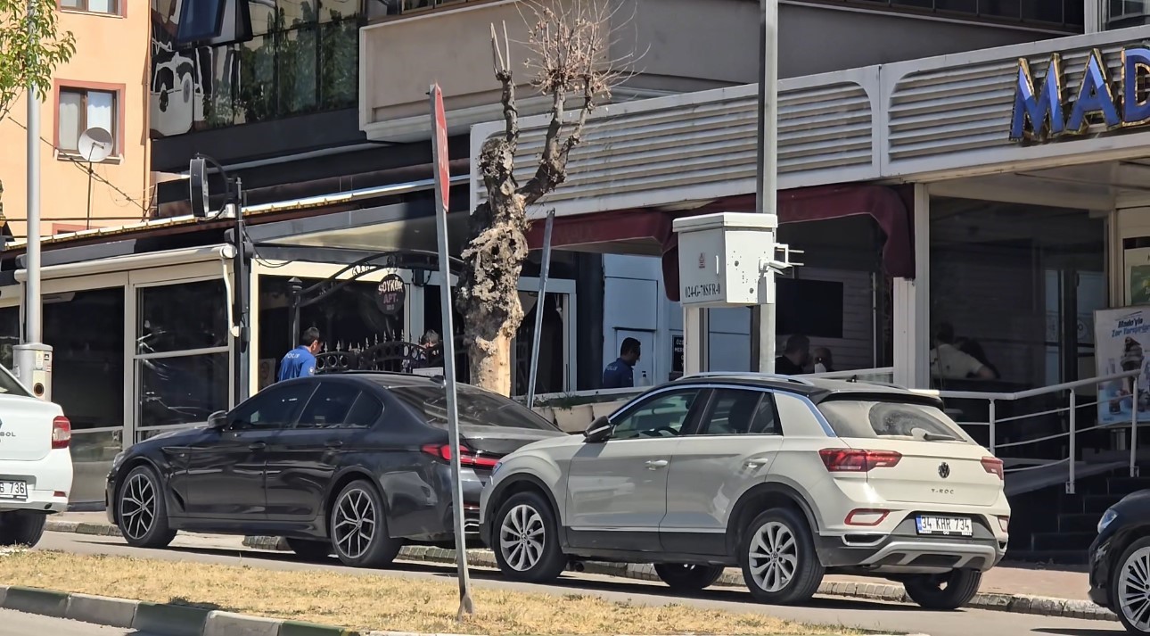 safranboluda-4-kattan-dusen-genc-kiz-agir-yaralandi-kafenin-tentesi-hayatta-tuttu