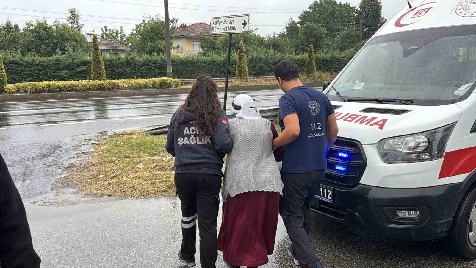 saganak-beraberinde-kazayi-getirdi-5-yarali