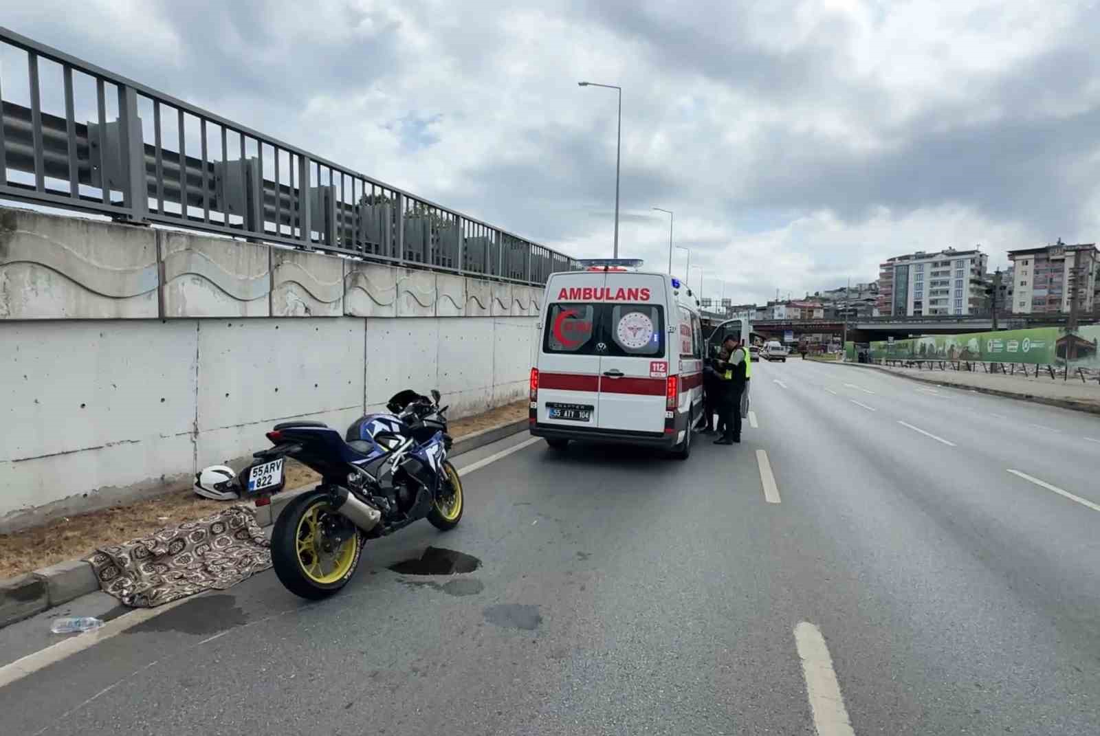 samsunda-devrilen-motosikletteki-2-kisi-yaralandi