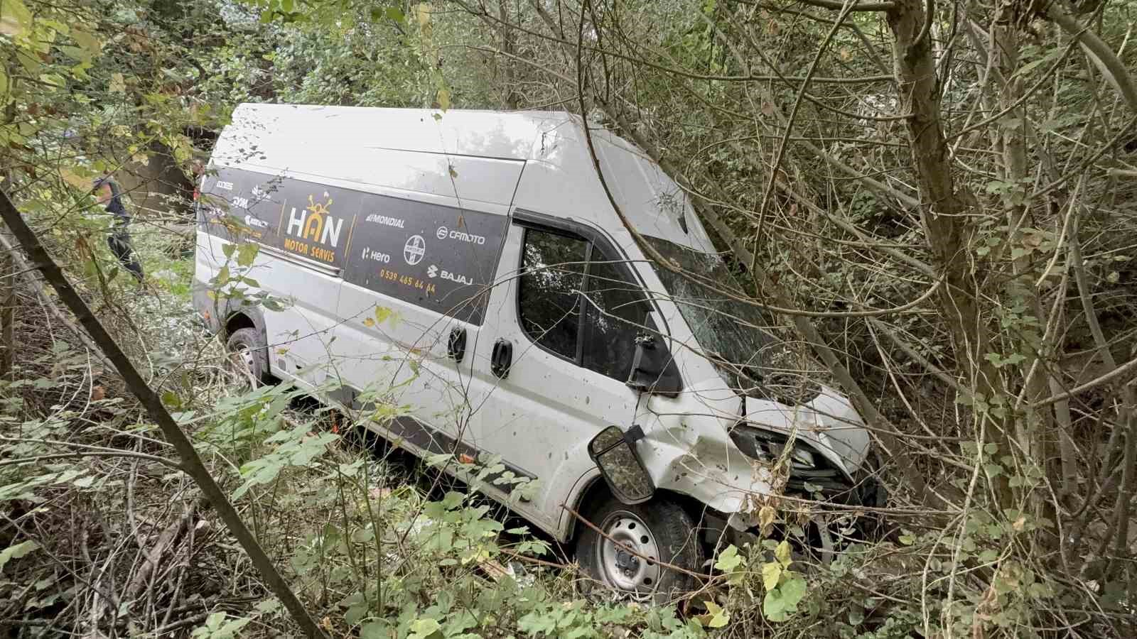 samsunda-minibus-sarampole-yuvarlandi-2-yarali