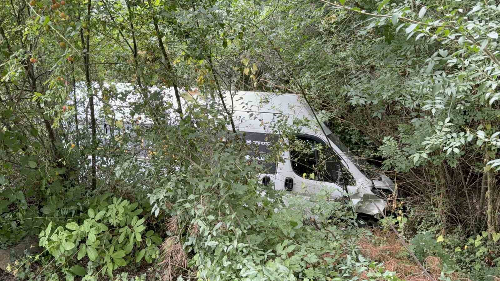 samsunda-minibus-sarampole-yuvarlandi-2-yarali