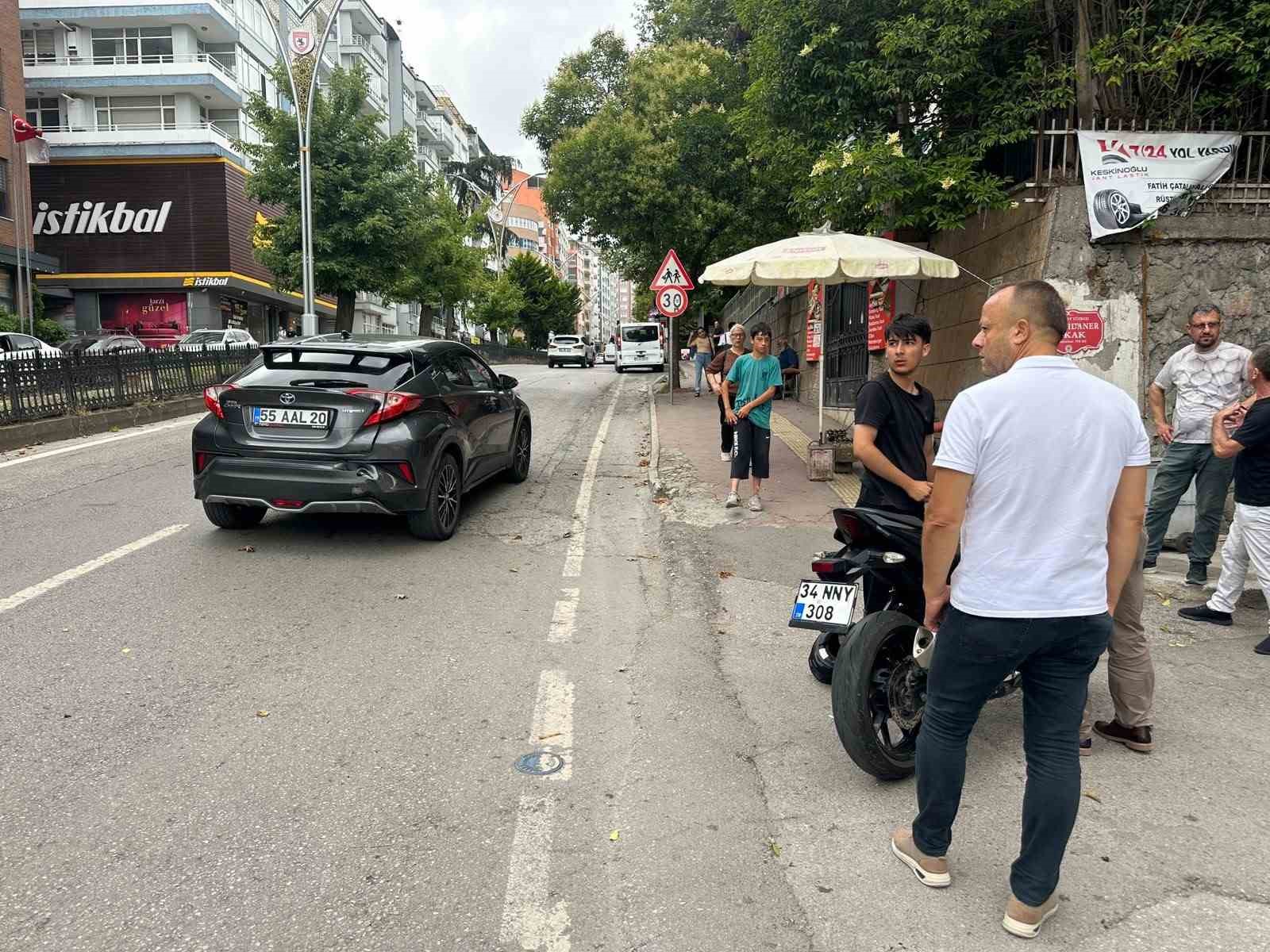 samsunda-motosiklet-suv-araca-carpti-1-yarali