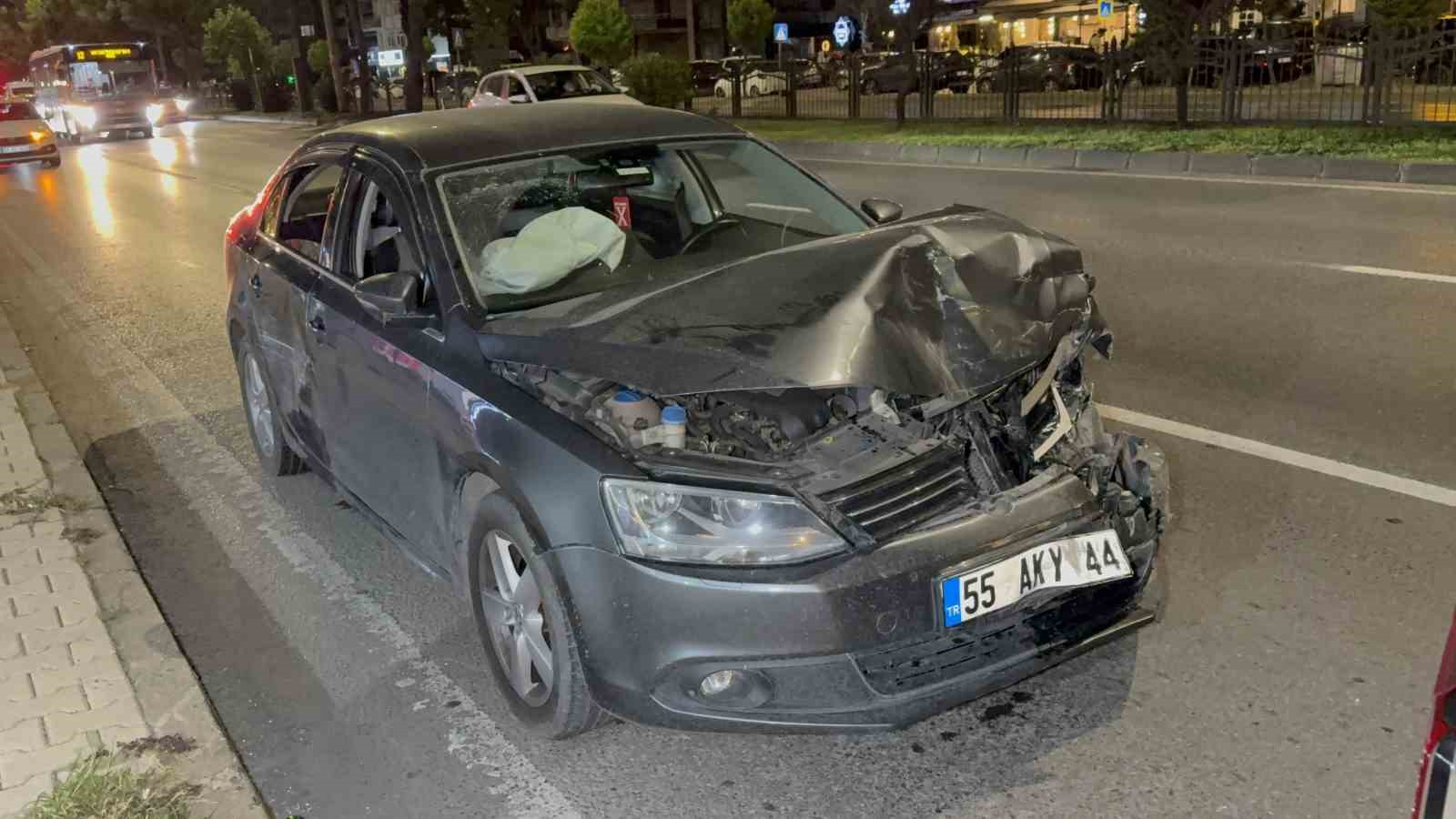 samsunda-otomobil-hafif-ticari-araca-arkadan-carpti-1-yarali