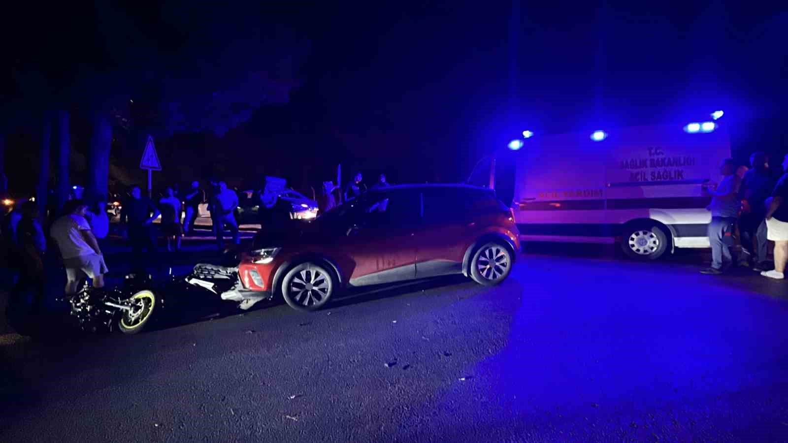 samsunda-suv-arac-ile-motosiklet-kafa-kafaya-carpisti-1-yarali