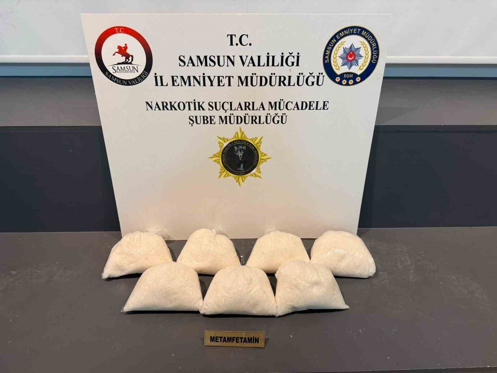 tirin-gizli-bolmesinde-7-kilo-metamfetamin-ele-gecirildi
