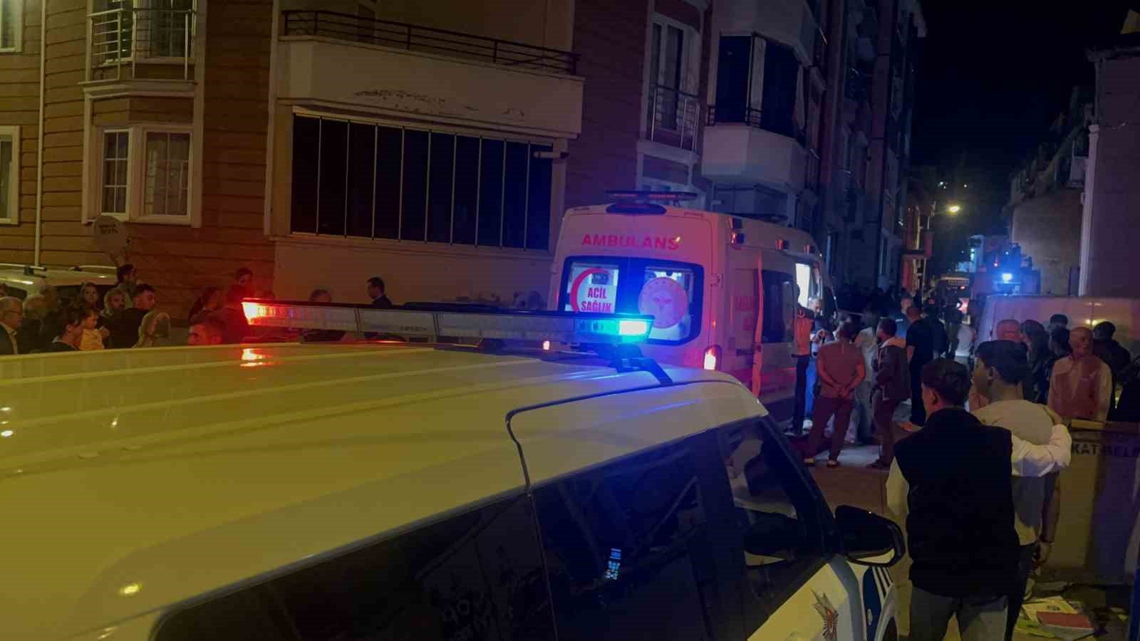 tokatta-apartman-dairesinde-yangin-panigi-4-kisi-dumandan-etkilendi