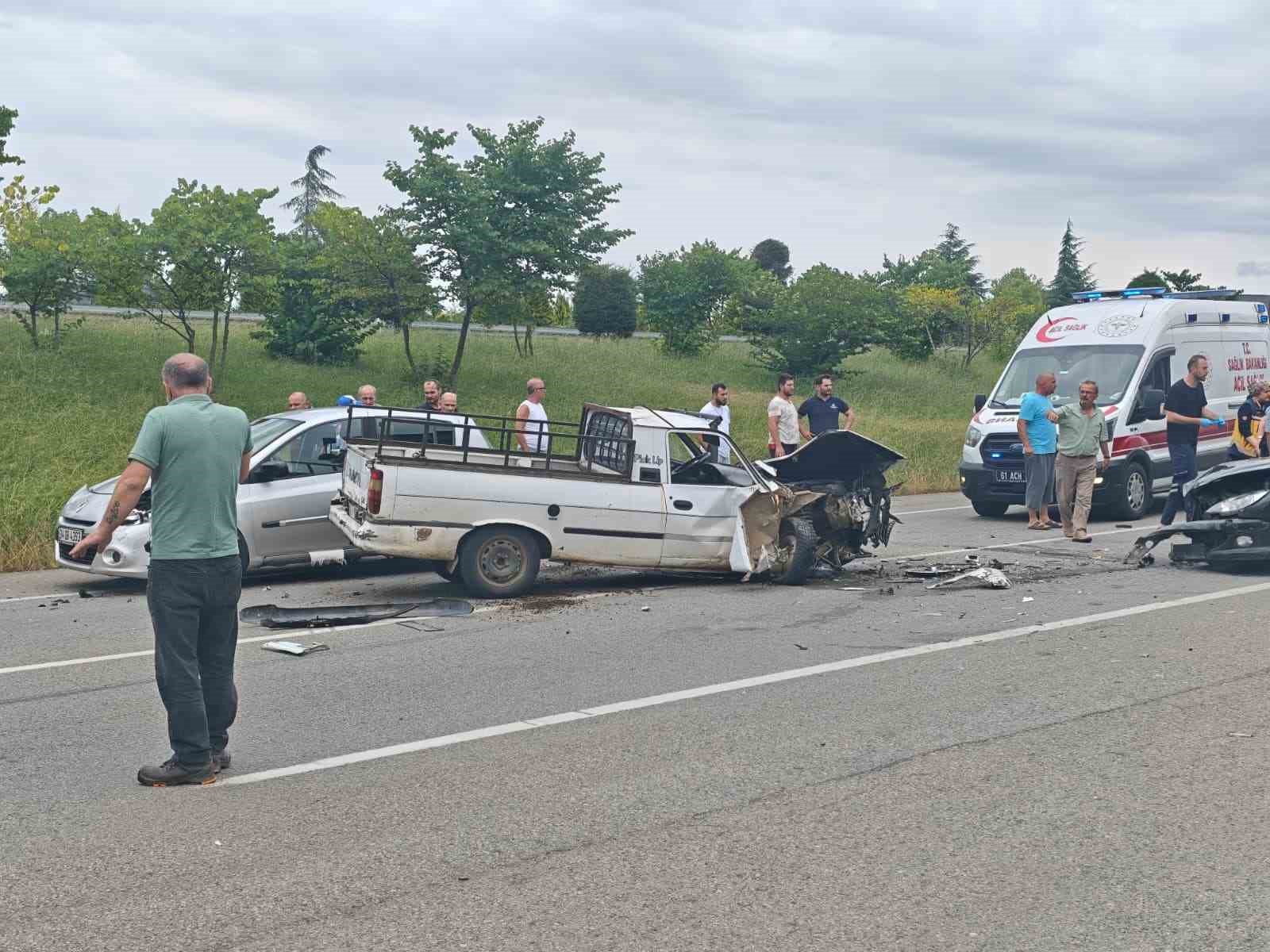 trabzonda-zincirleme-trafik-kazasi-8-yarali
