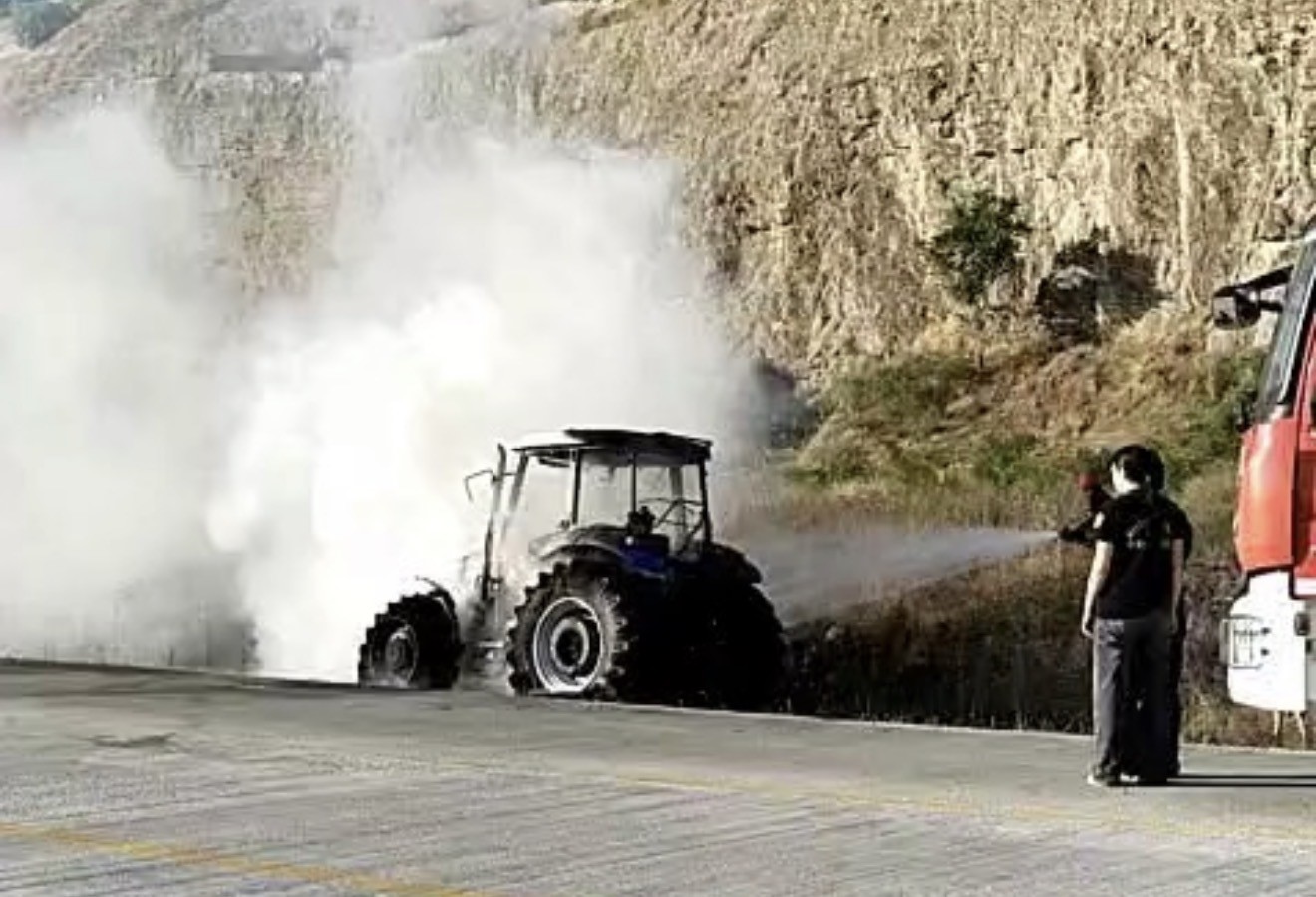 traktor-alevlere-teslim-oldu