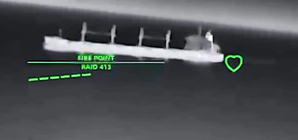 turk-bayrakli-mv-reyhan-sari-isimli-kuru-yuk-gemisine-yapilan-dron-saldirisinin-goruntuleri-ortaya-cikti