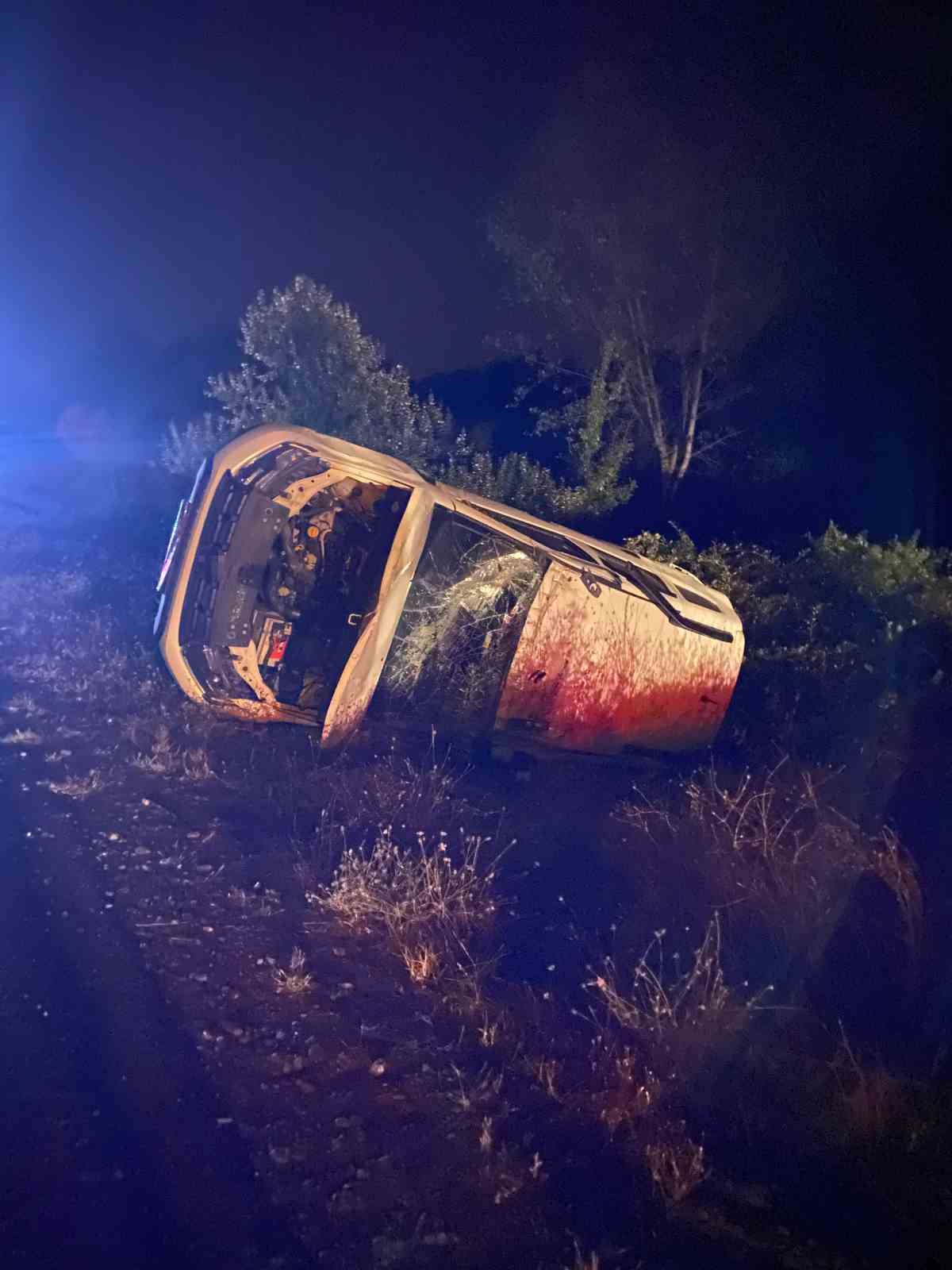 yola-cikan-inege-carpan-arac-takla-atti-6-yarali