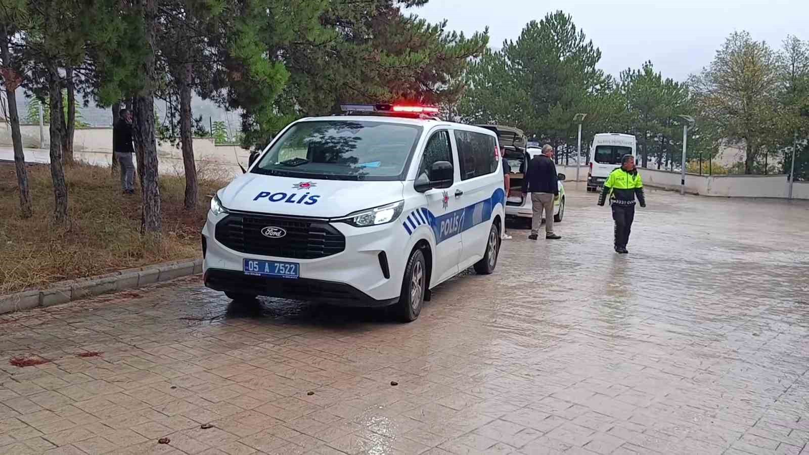 amasyada-halk-otobusu-ile-servis-minibusu-carpisti-4-ogrenci-yarali