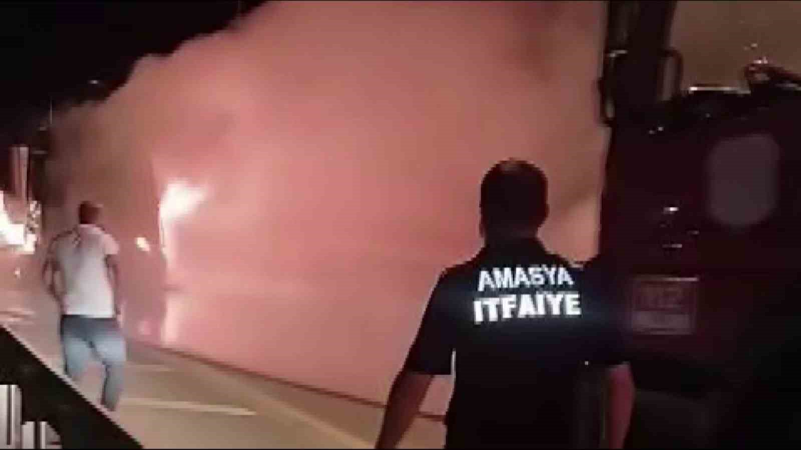 amasyada-seyir-halindeki-tir-alev-topuna-dondu