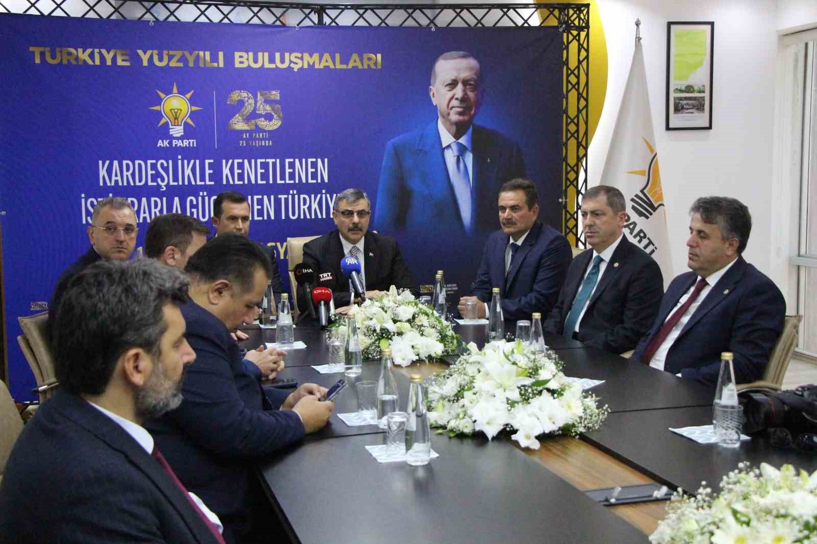 bakan-ciftci-uc-ulkeye-gidecegini-acikladi-organize-suc-orgutleri-peslerini-birakacagimizi-zannetmesin