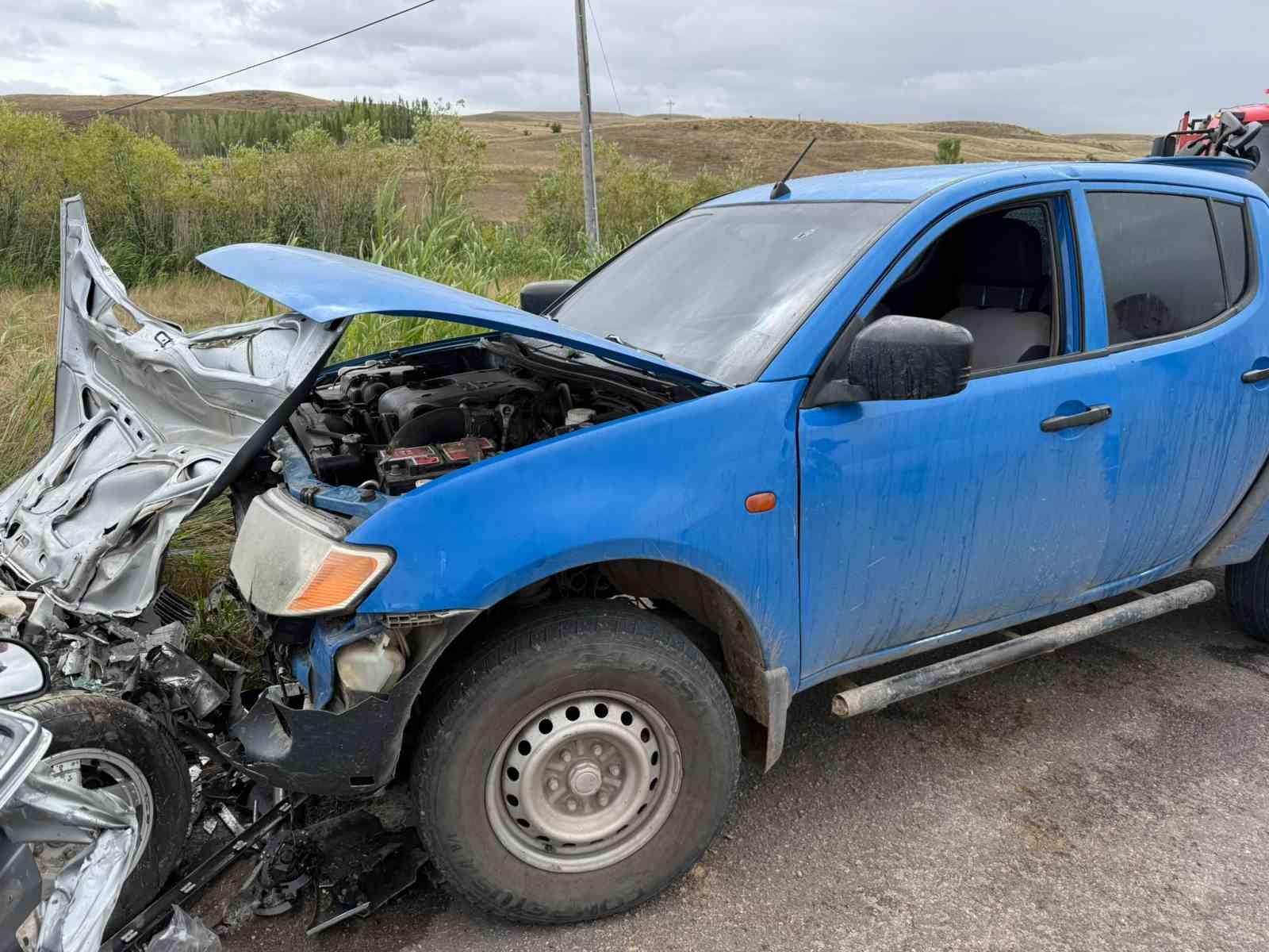 bayburtta-otomobille-pikabin-carpistigi-kazada-1-kisi-oldu-4-kisi-yaralandi