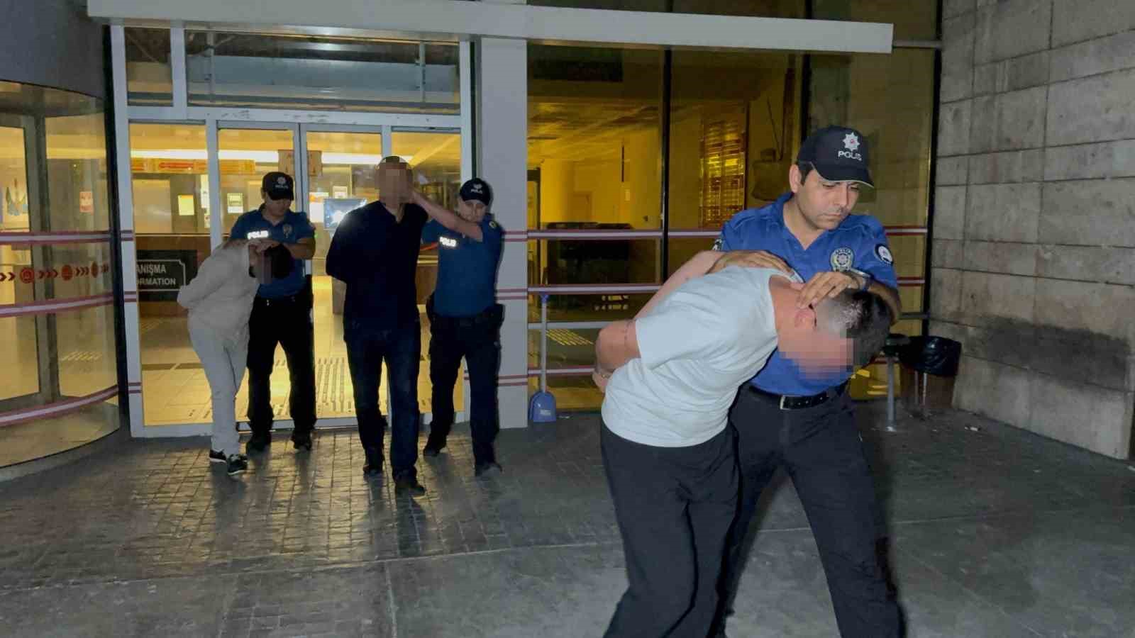 biletsiz-yolculari-uyardigi-icin-otobus-soforune-saldiran-3-kisi-tutuklandi