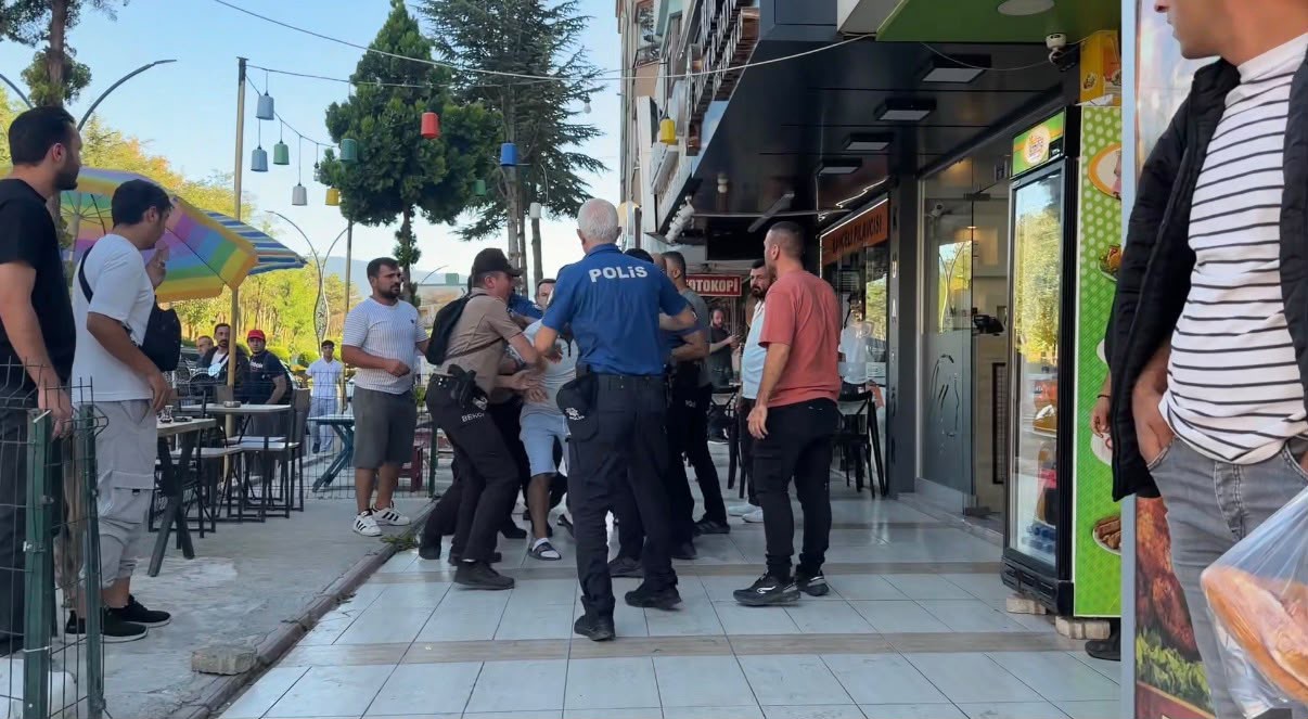 boluda-insaatta-baslayan-kavga-polis-merkezi-onunde-devam-etti