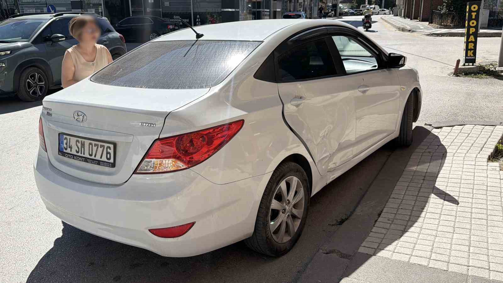 boluda-otomobil-ile-motosiklet-carpisti-2-hafif-yarali
