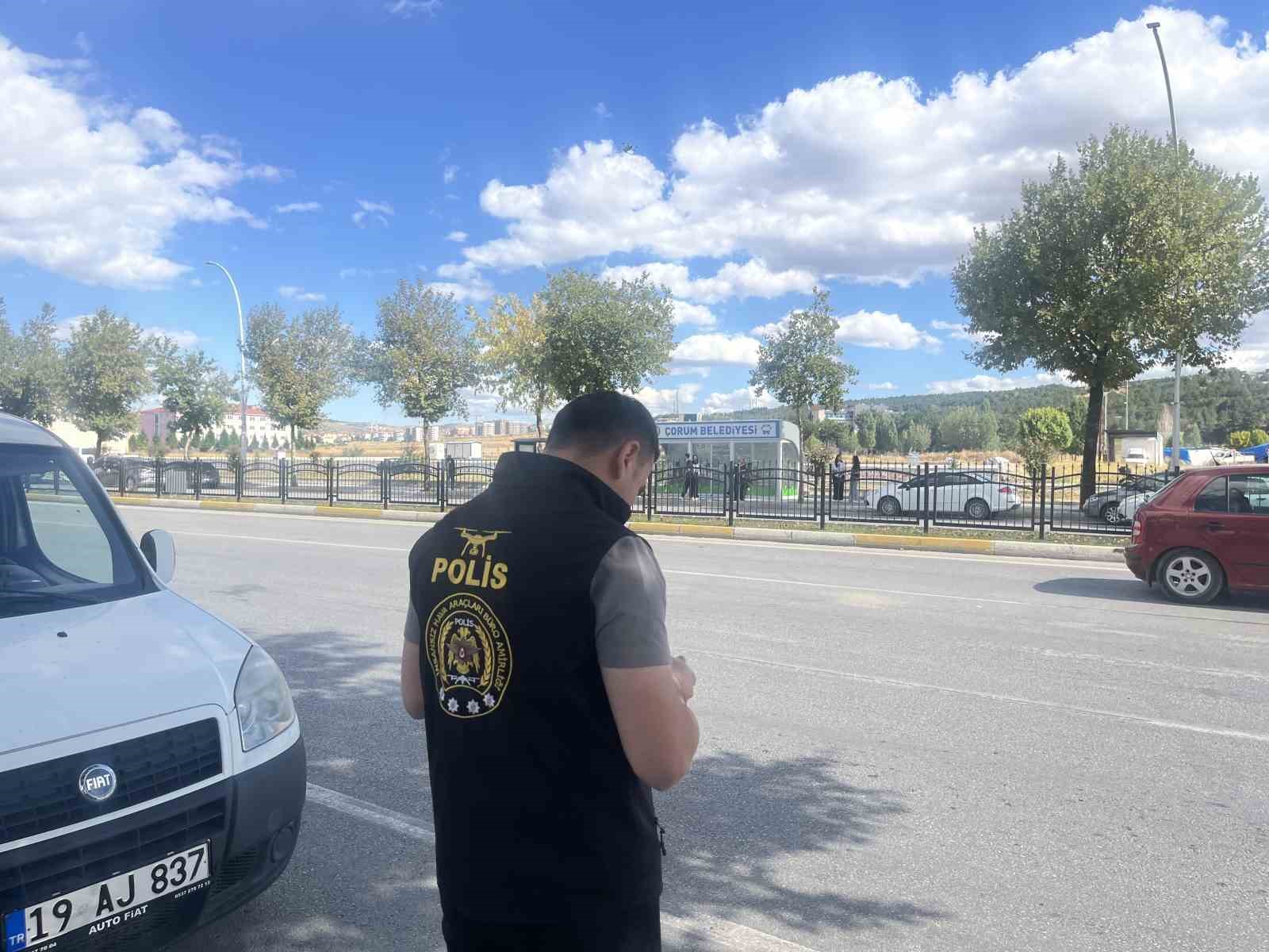 corumda-dron-destekli-trafik-denetimi-kirmizi-isik-ihlali-yapan-suruculere-toplam-100-bin-tl-ceza
