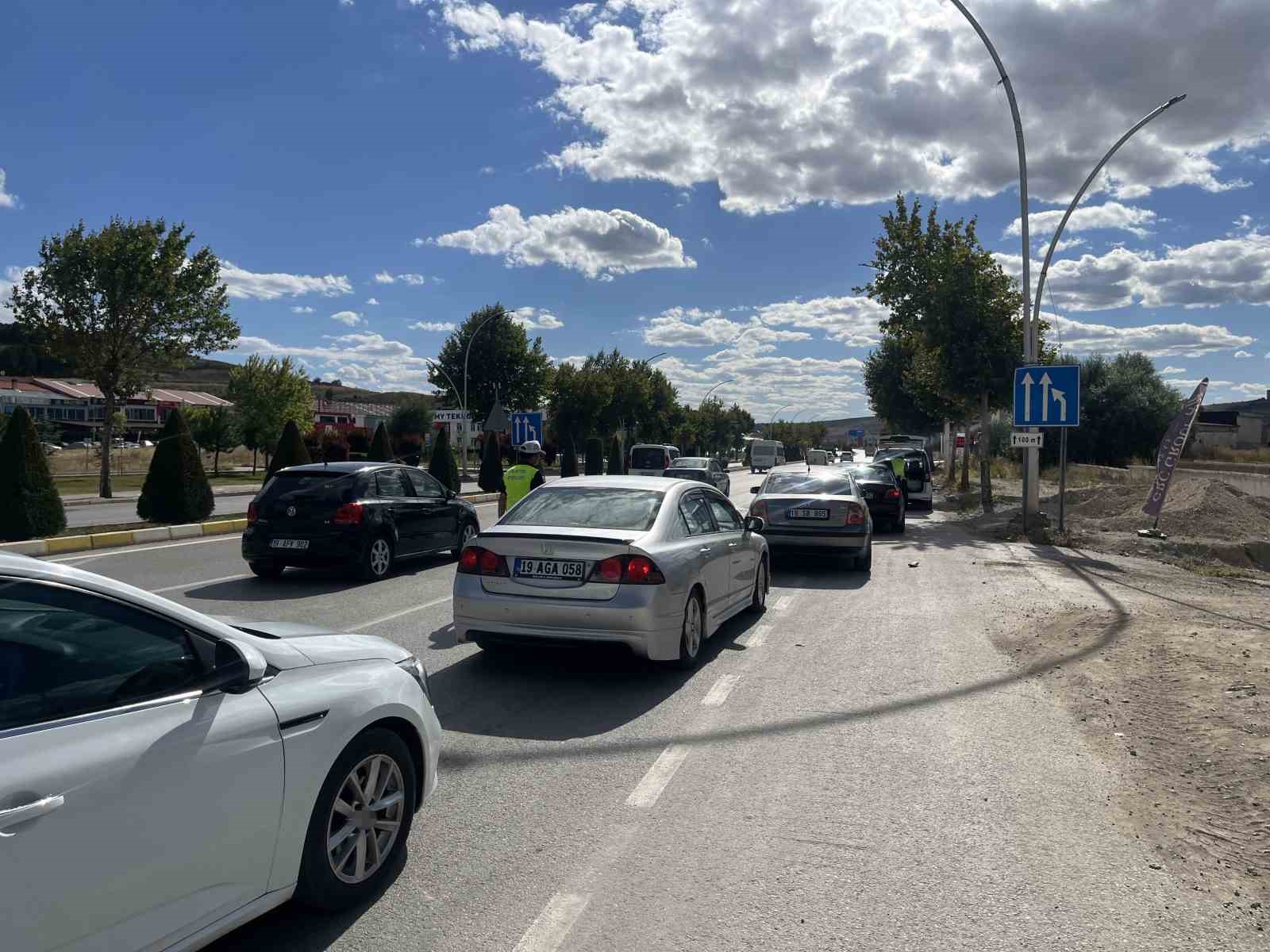 corumda-dron-destekli-trafik-denetimi-kirmizi-isik-ihlali-yapan-suruculere-toplam-100-bin-tl-ceza