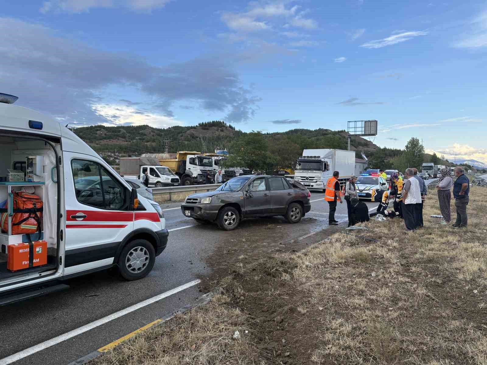 d100de-otomobil-refuje-carpti-3-yarali