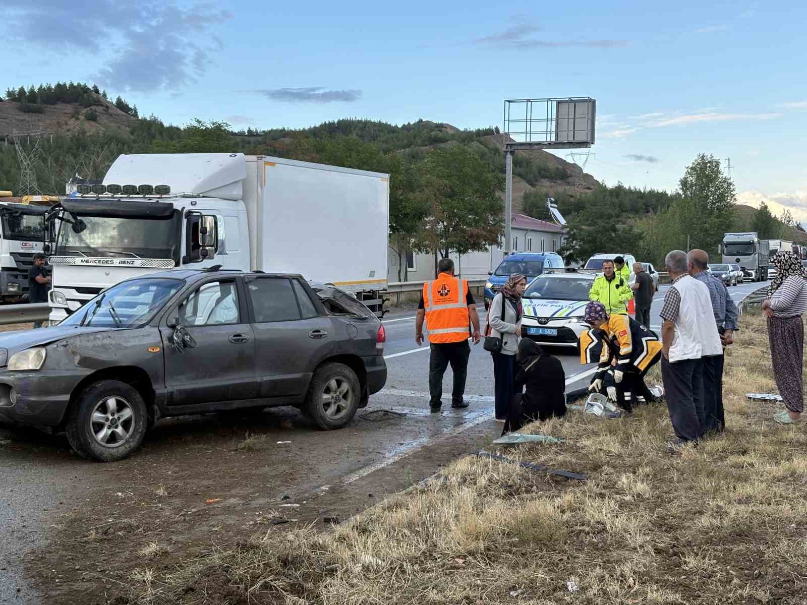 d100de-otomobil-refuje-carpti-3-yarali