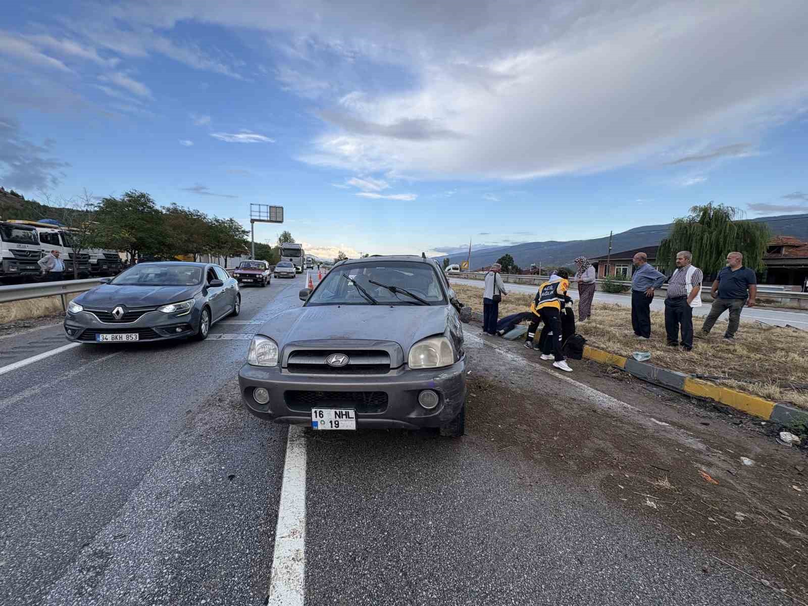 d100de-otomobil-refuje-carpti-3-yarali
