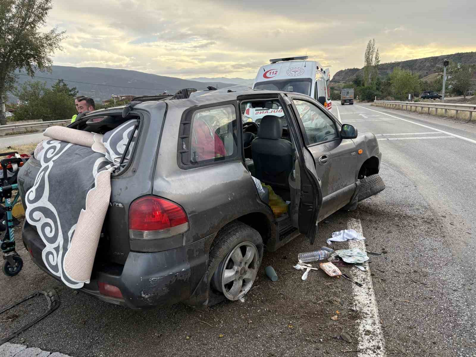 d100de-otomobil-refuje-carpti-3-yarali
