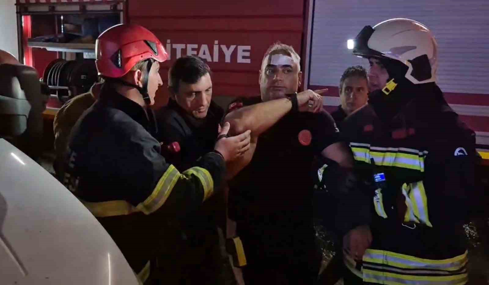 duzcede-fabrikadaki-yanginda-uzerine-cati-dusen-itfaiyeci-yaralandi