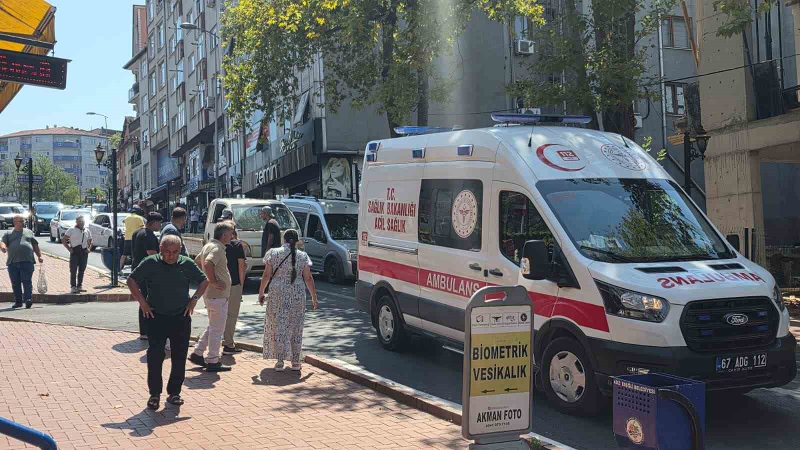 ereglide-yolun-karsisina-gecmek-isteyen-yayaya-arac-carpti-1-yarali