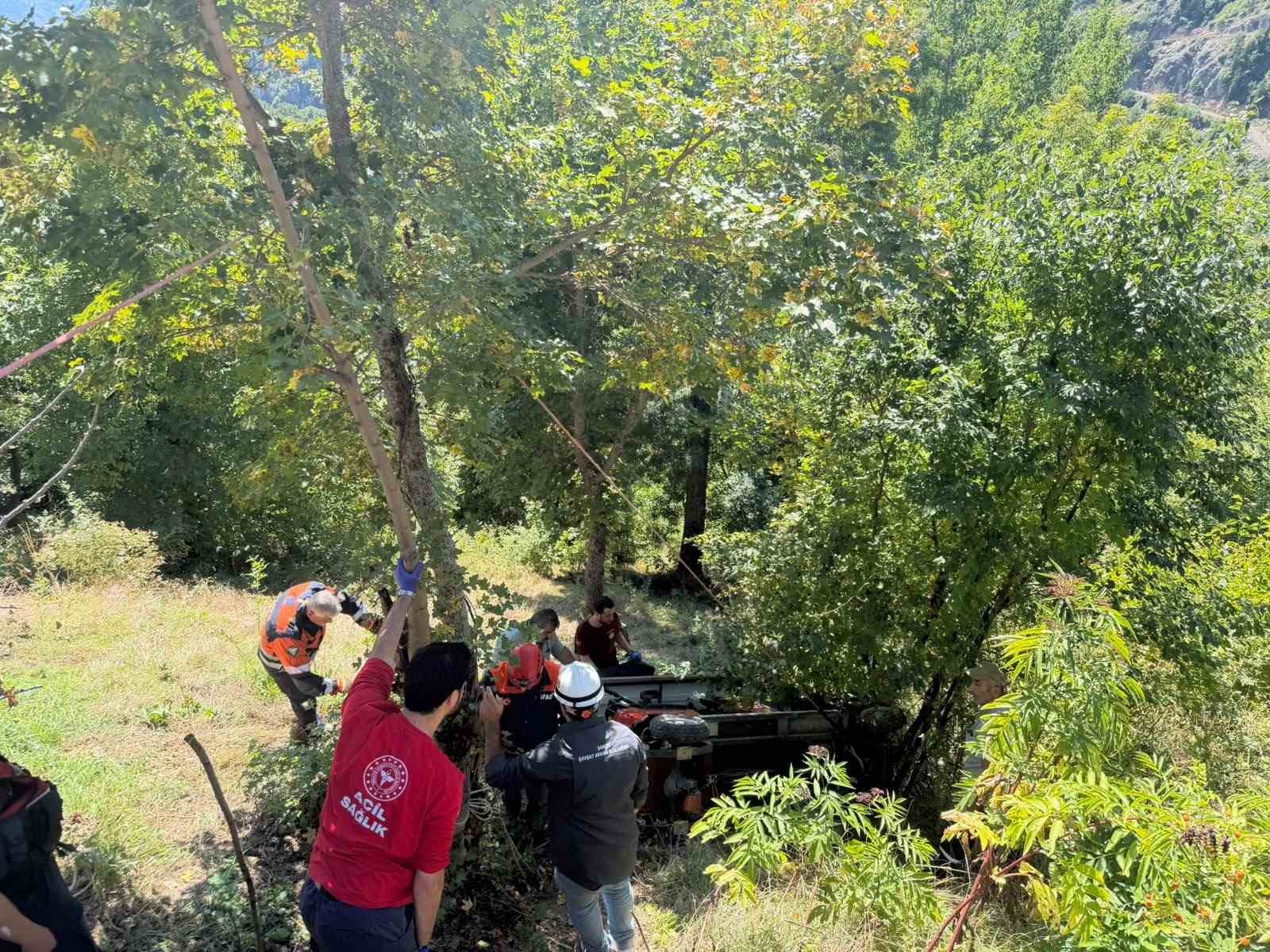 evinin-onundeki-duvardan-atv-ile-dustu-76-yasindaki-surucu-hayatini-kaybetti
