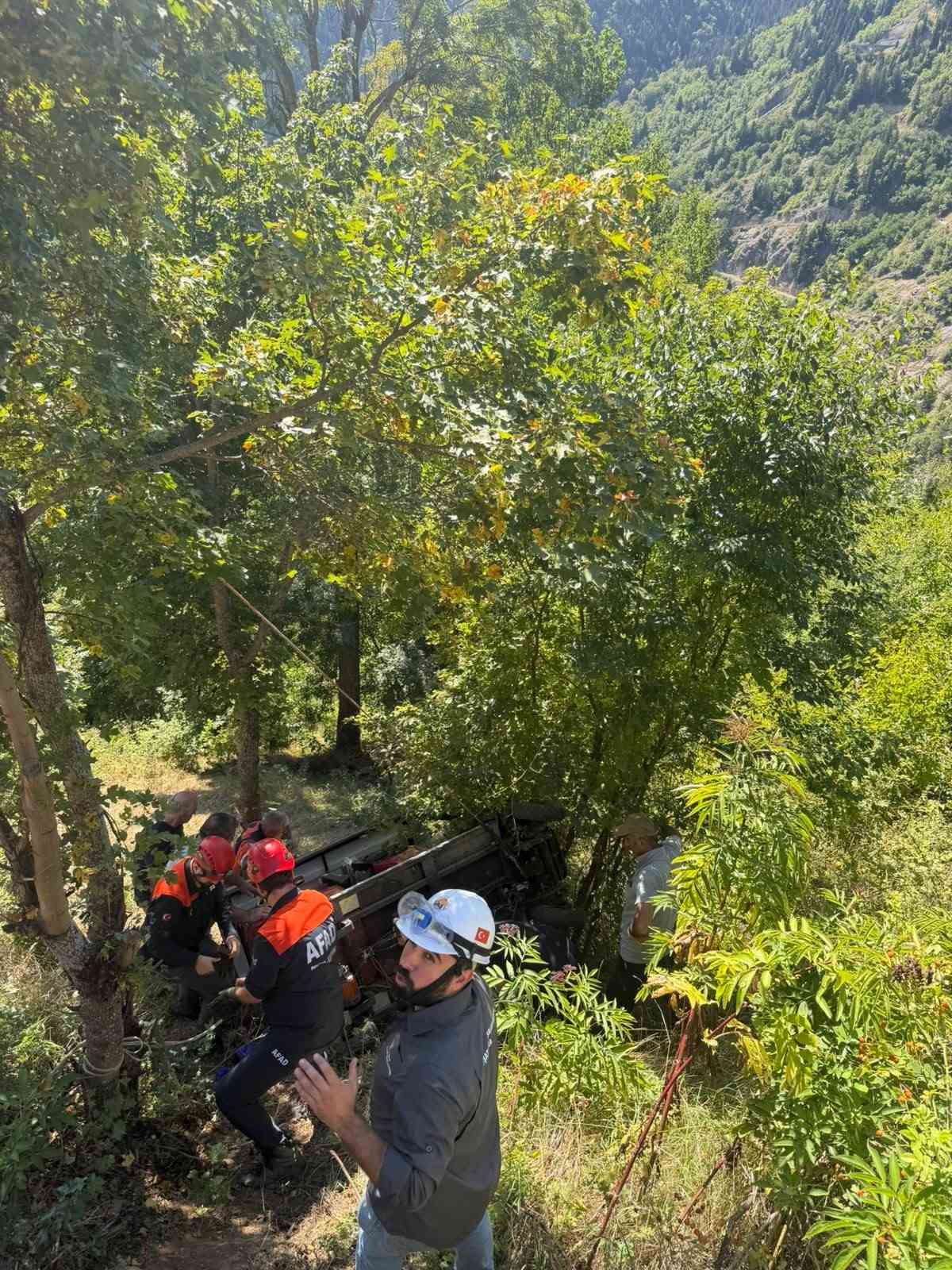evinin-onundeki-duvardan-atv-ile-dustu-76-yasindaki-surucu-hayatini-kaybetti