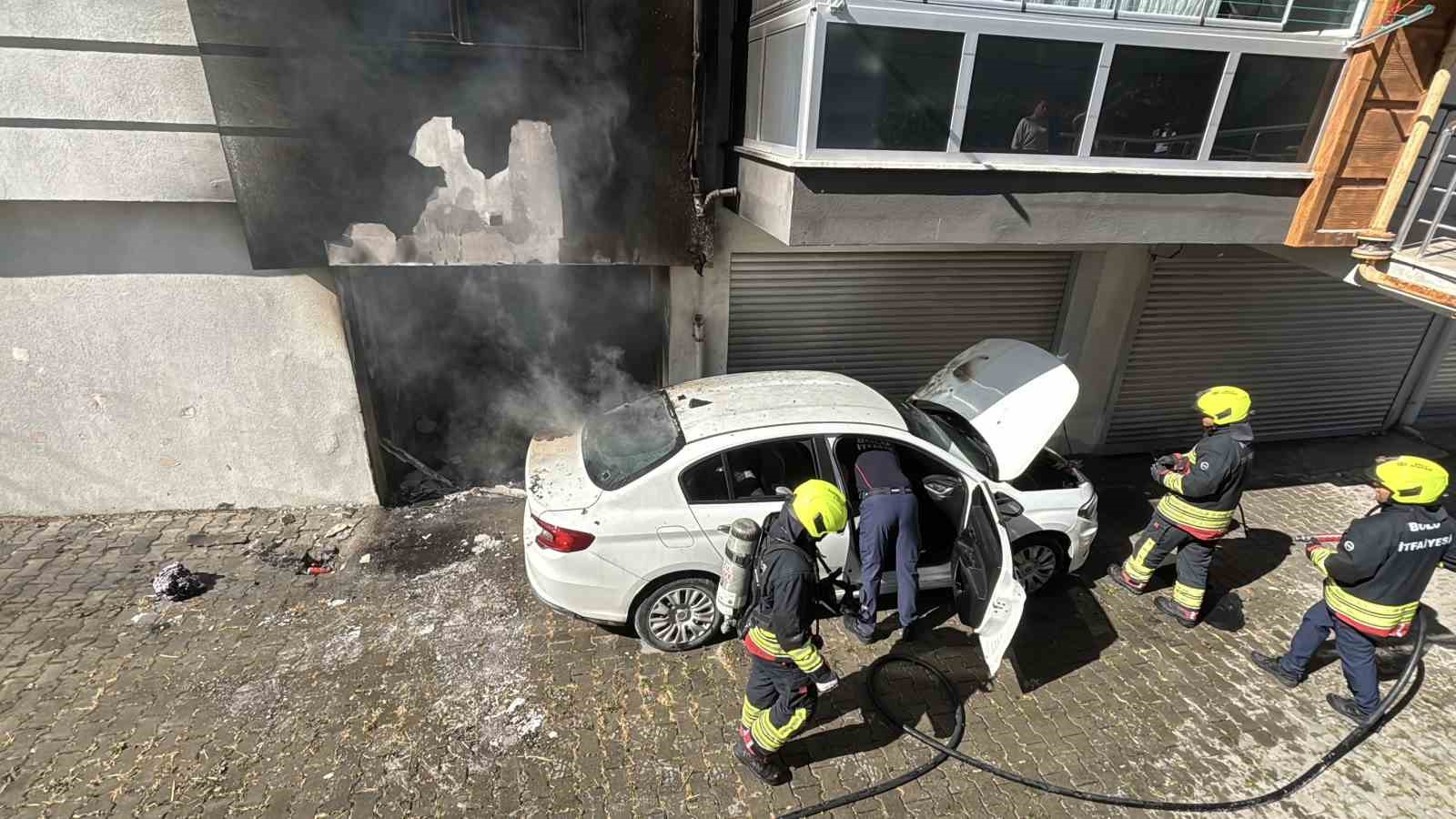garajda-hava-kompresoru-yangin-cikartti-otomobil-ve-apartman-hasar-aldi-3-kisi-dumandan-etkilendi