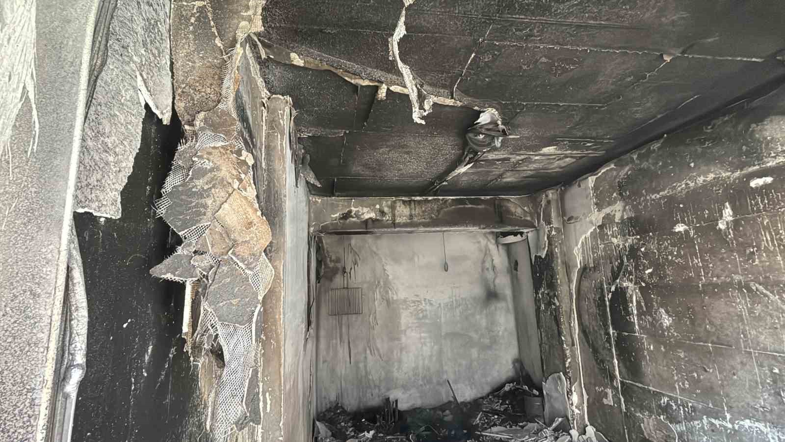 garajda-hava-kompresoru-yangin-cikartti-otomobil-ve-apartman-hasar-aldi-3-kisi-dumandan-etkilendi