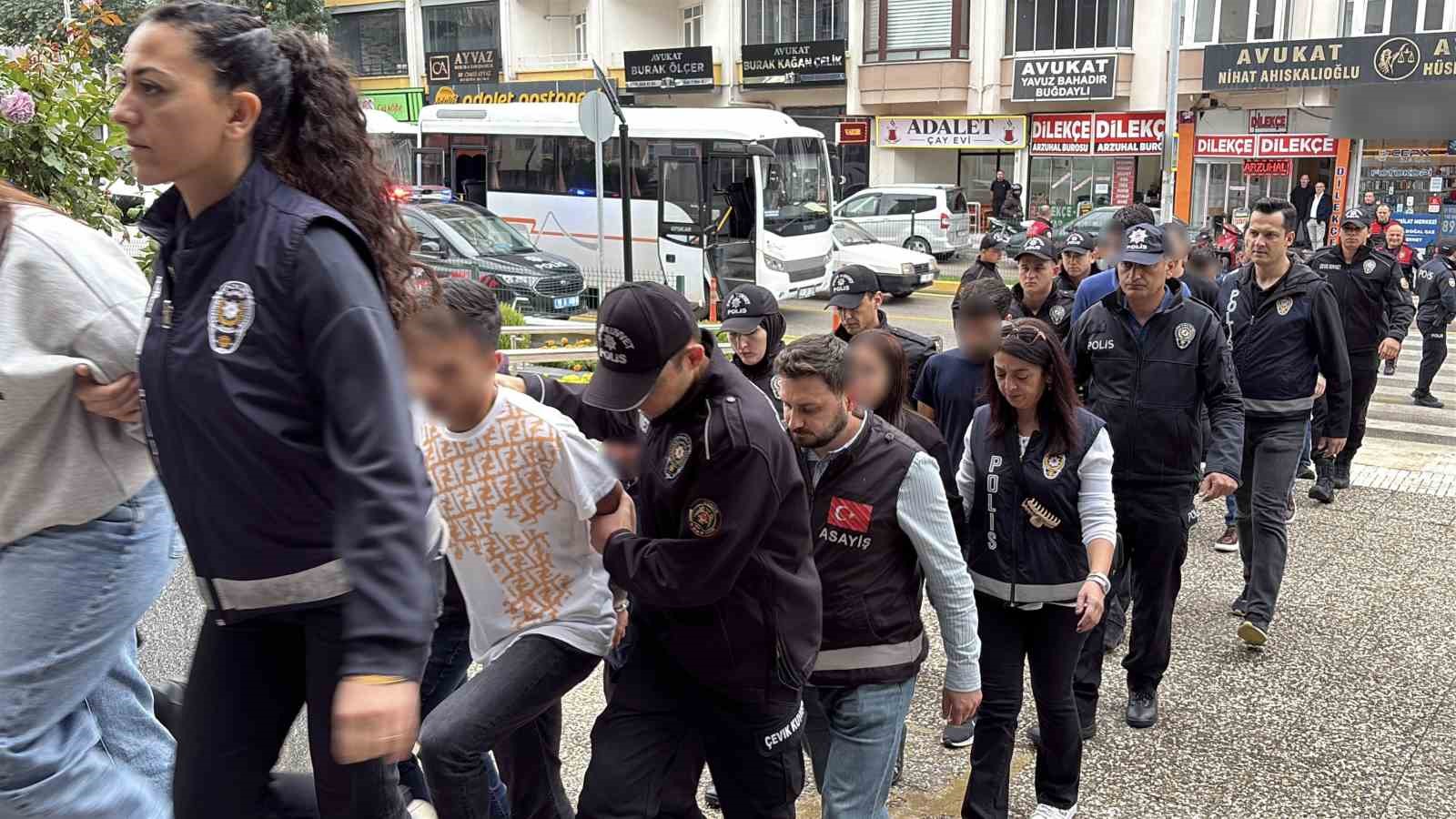 internetten-arac-satmak-isteyenleri-guvenli-odeme-tuzagiyla-dolandiran-sahislara-operasyon-18-gozalti
