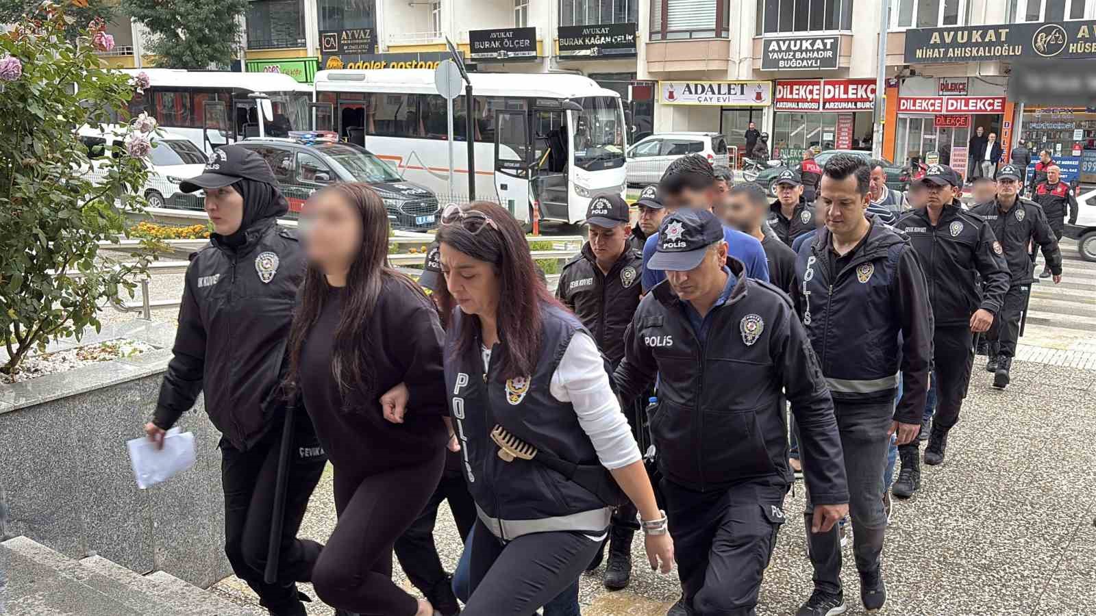 internetten-arac-satmak-isteyenleri-guvenli-odeme-tuzagiyla-dolandiran-sahislara-operasyon-18-gozalti