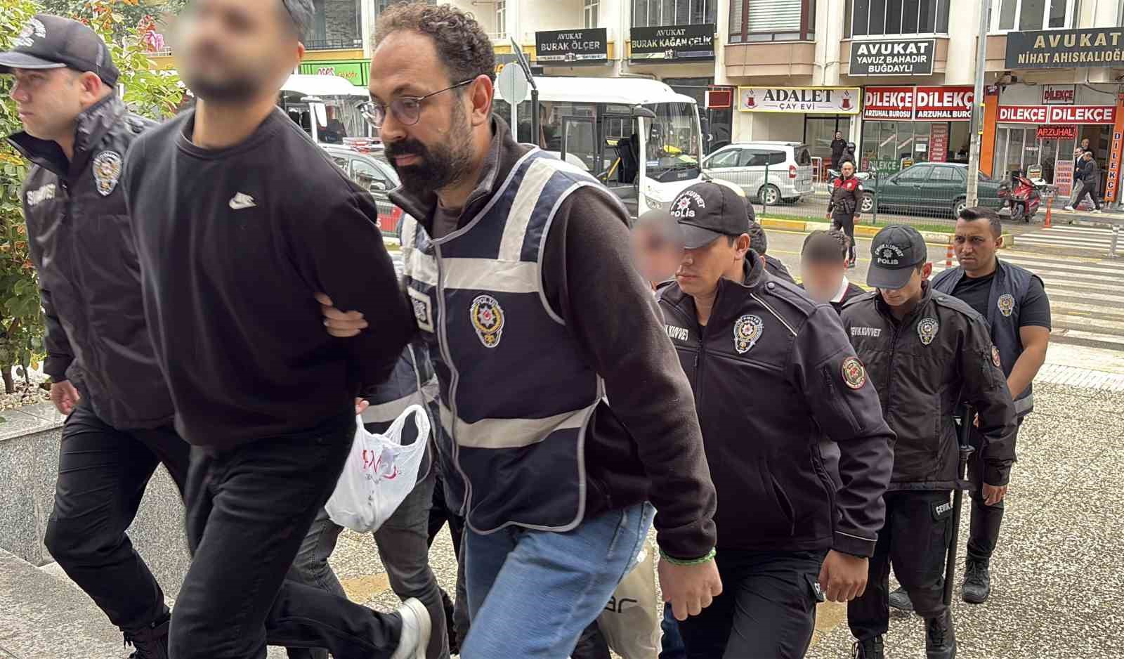 internetten-arac-satmak-isteyenleri-guvenli-odeme-tuzagiyla-dolandiran-sahislara-operasyon-18-gozalti