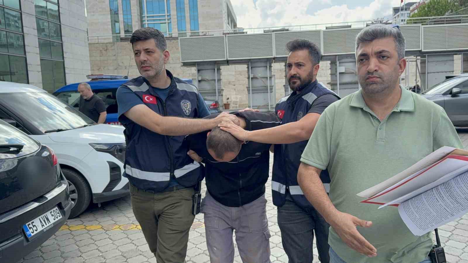 is-arkadasini-falcatayla-agir-yaraladi