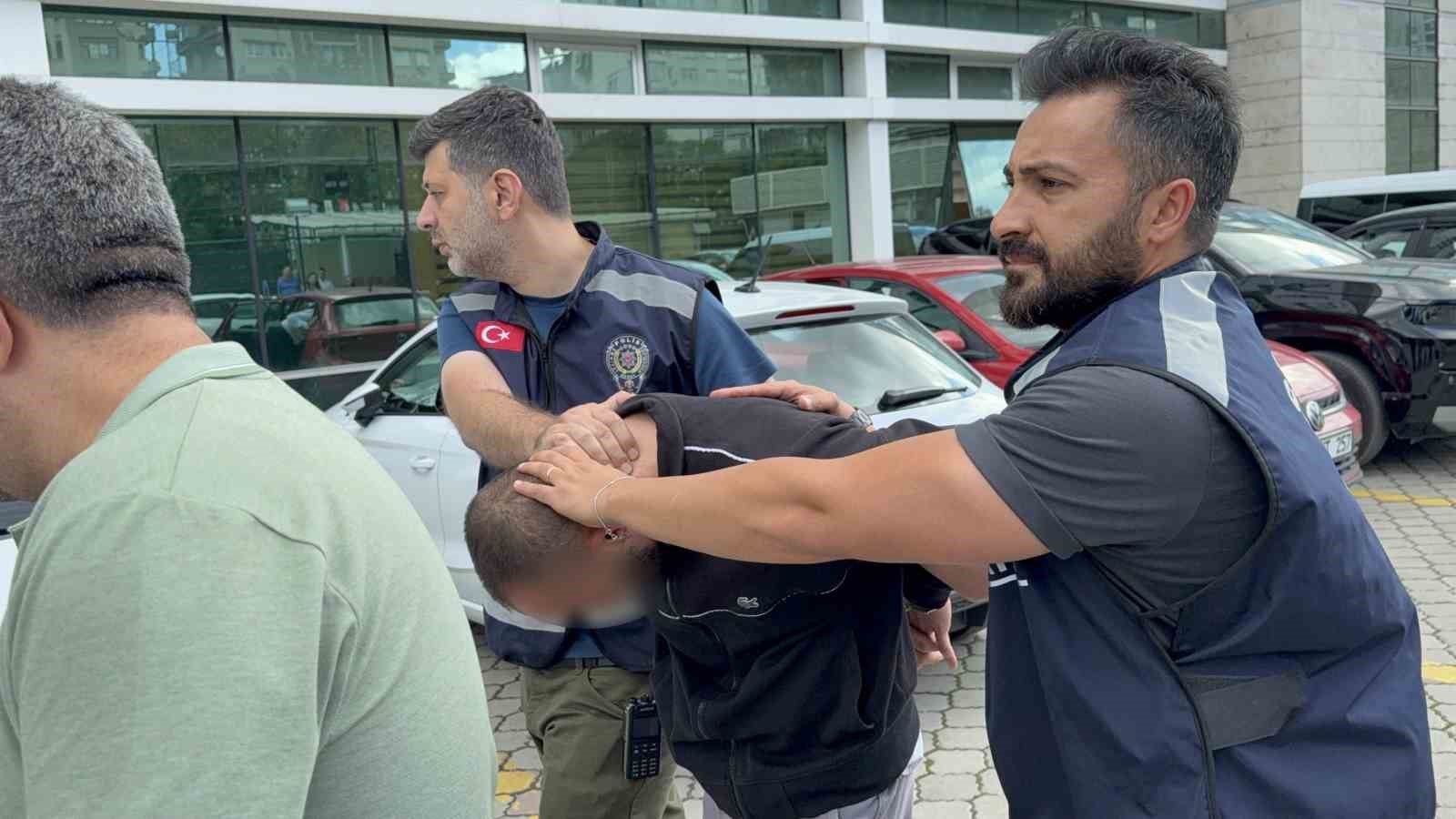 is-arkadasini-falcatayla-agir-yaraladi