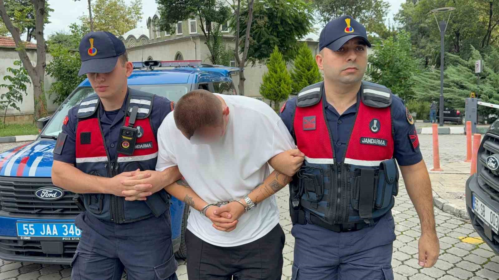 jandarma-motosiklet-cantasinda-7-bin-999-sentetik-ecza-hap-ele-gecirdi